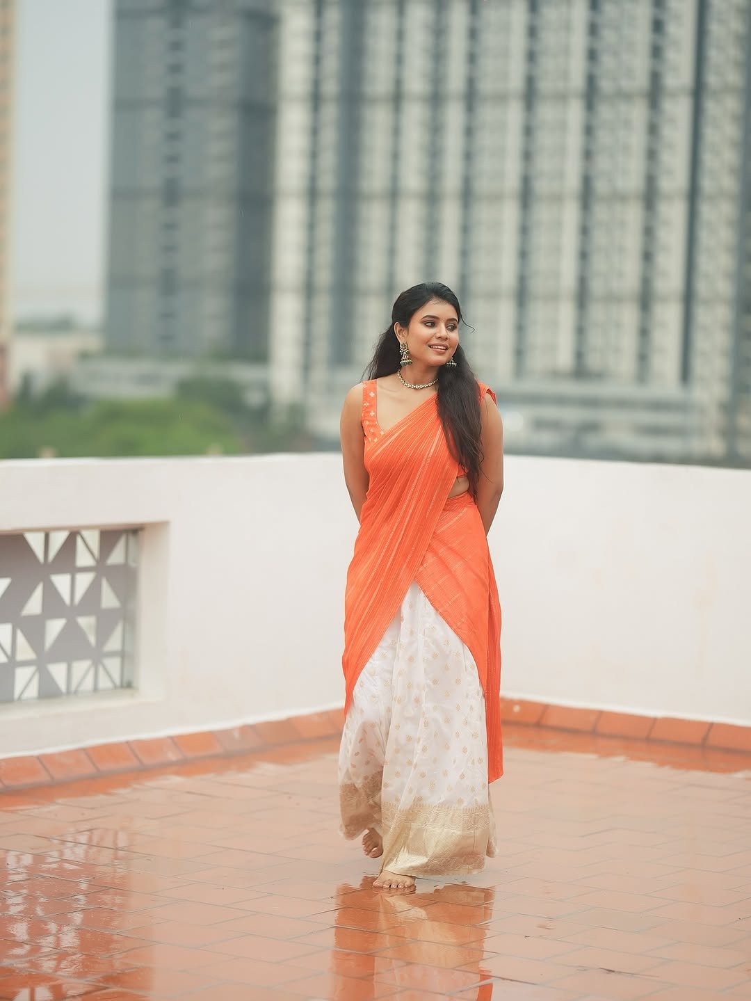 Arul Jyothi Beautiful in Vibrant Orange Saree with Traditional Jewelry (9)