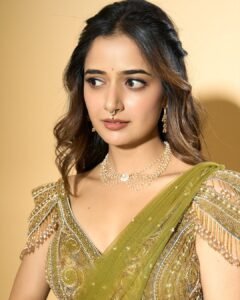 Ashika Ranganath Stunning in Green Embroidered Saree (1)