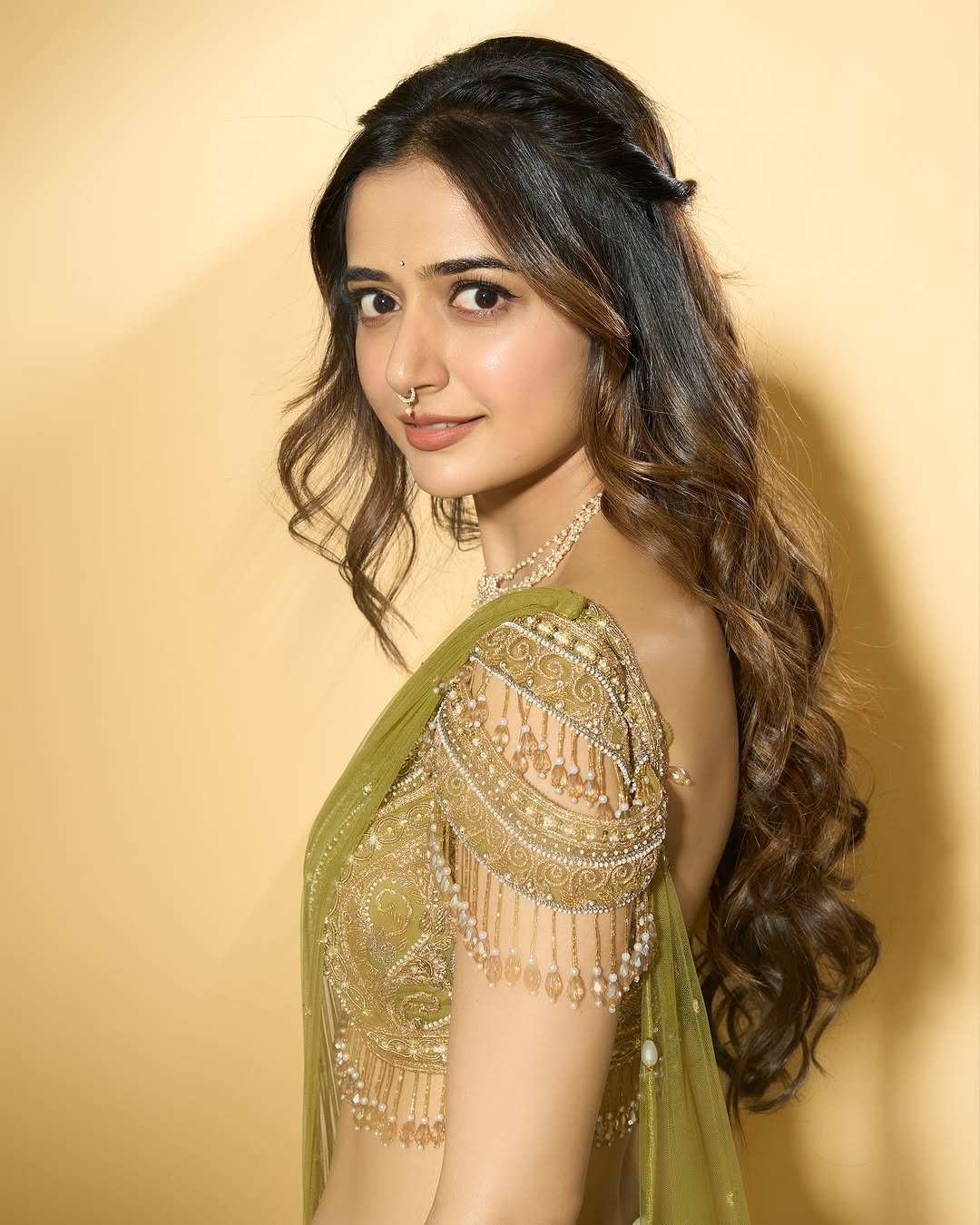 Ashika Ranganath Stunning in Green Embroidered Saree (5)