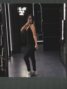 Avneet Kaur fitness gym look in black leggings and sports bra showing toned abs