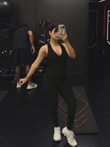 Indian celebrity Avneet Kaur working out gym photos athletic wear