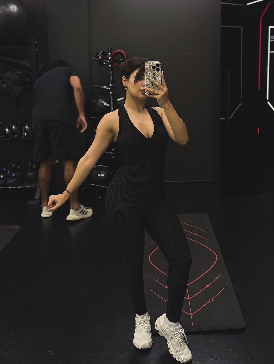 Avneet Kaur Stunning Gym Look Photos (7)