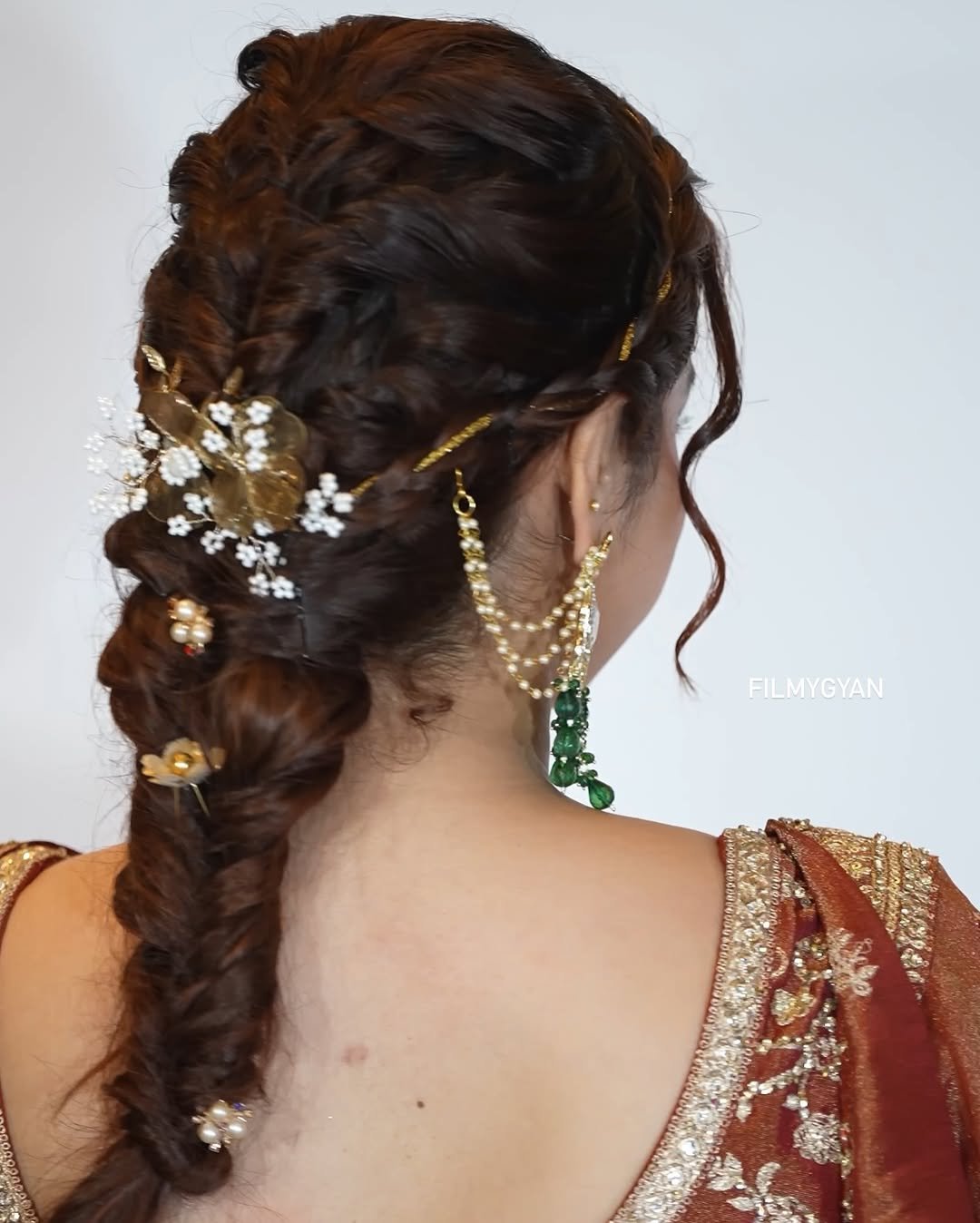 Ayesha Khan Shines in Copper Embroidered Saree (8)