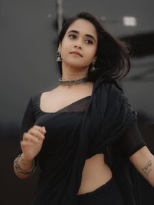 Deepthi Sunaina Beautiful in Black Saree (12)