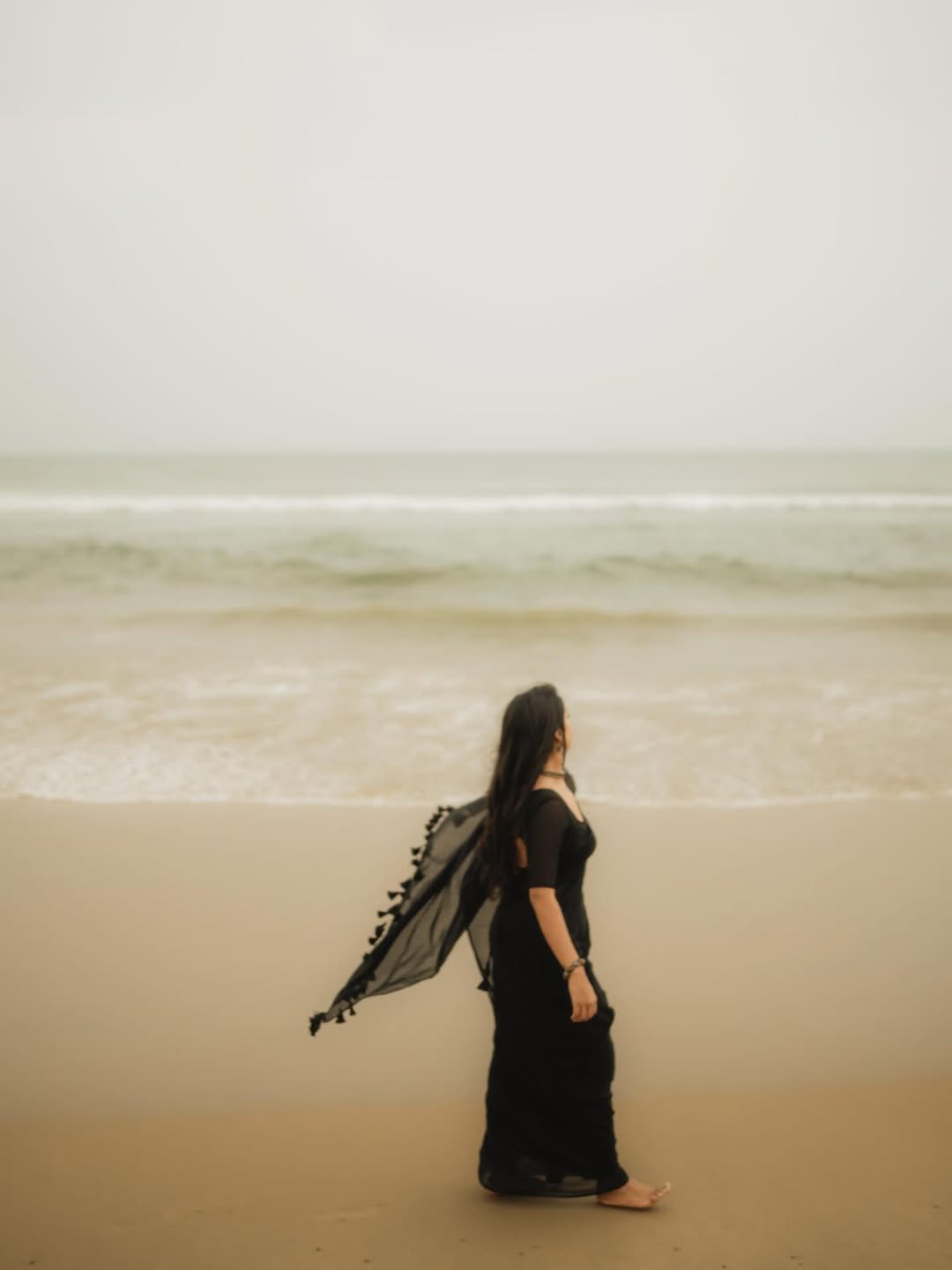 Deepthi Sunaina Beautiful in Black Saree (16)