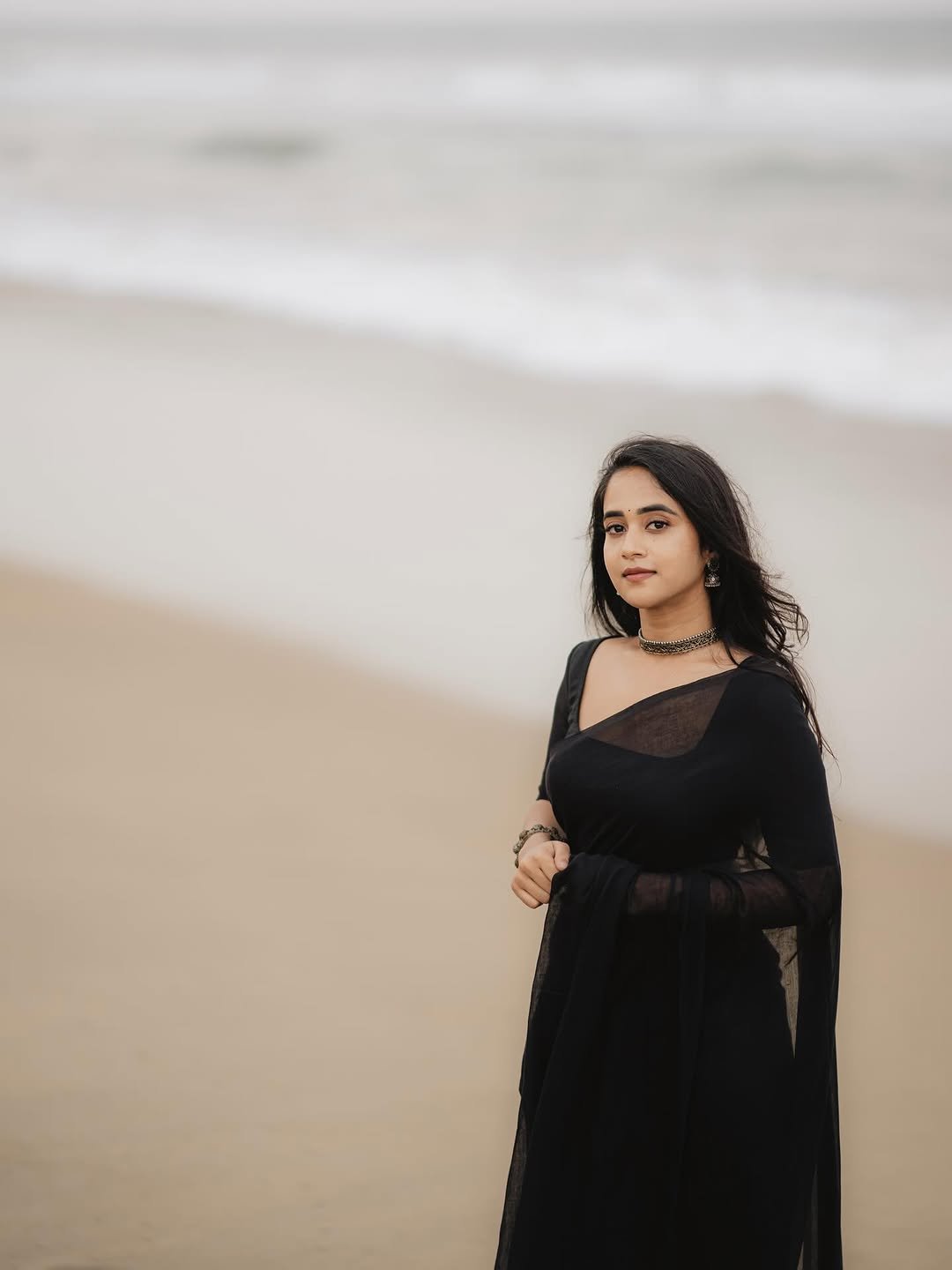 Deepthi Sunaina Beautiful in Black Saree (18)