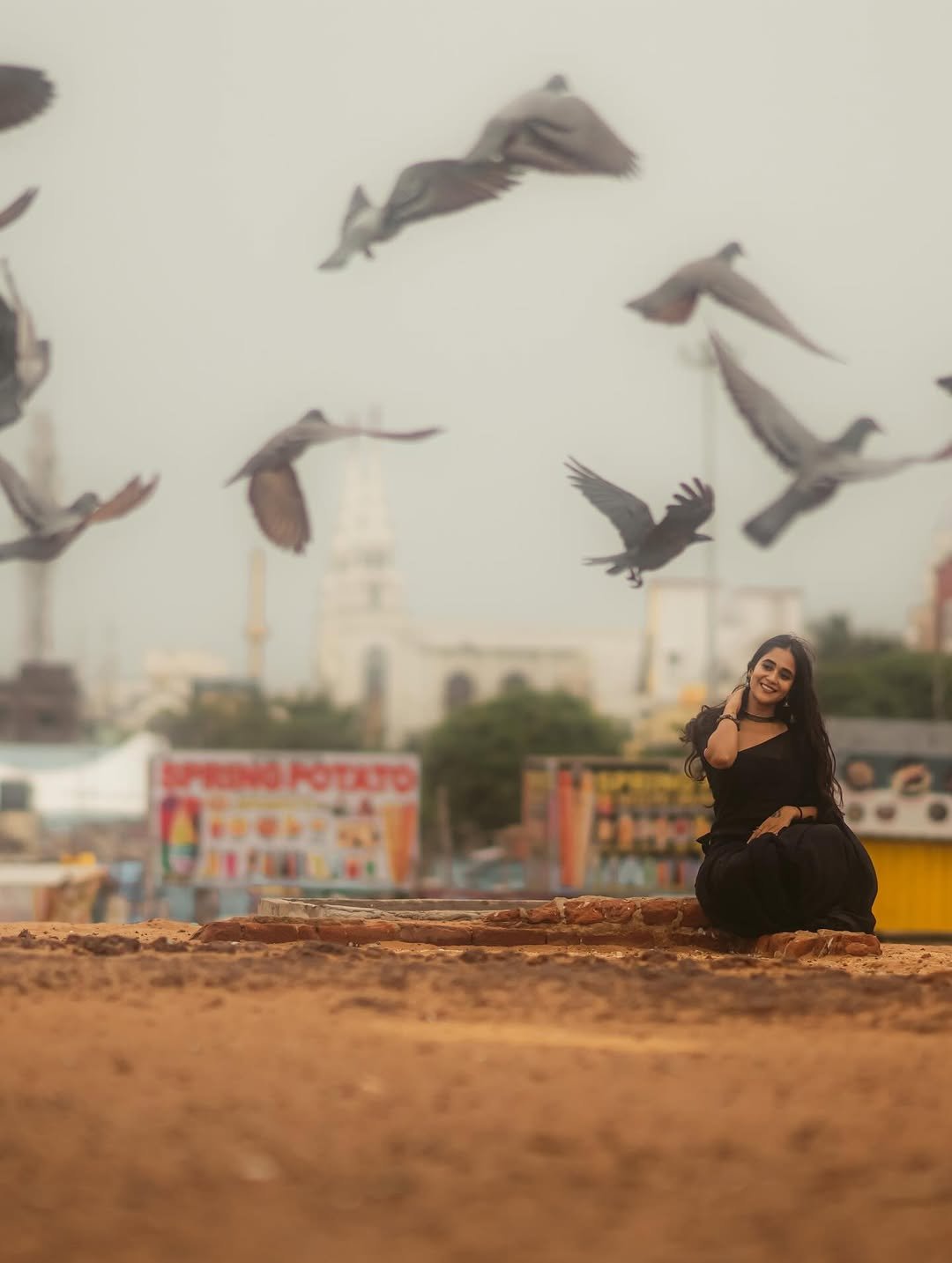 Deepthi Sunaina Beautiful in Black Saree (23)