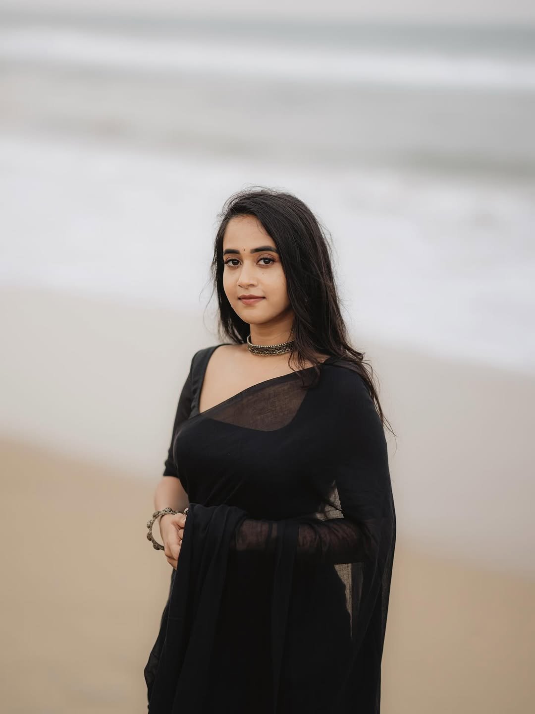 Deepthi Sunaina Beautiful in Black Saree (26)