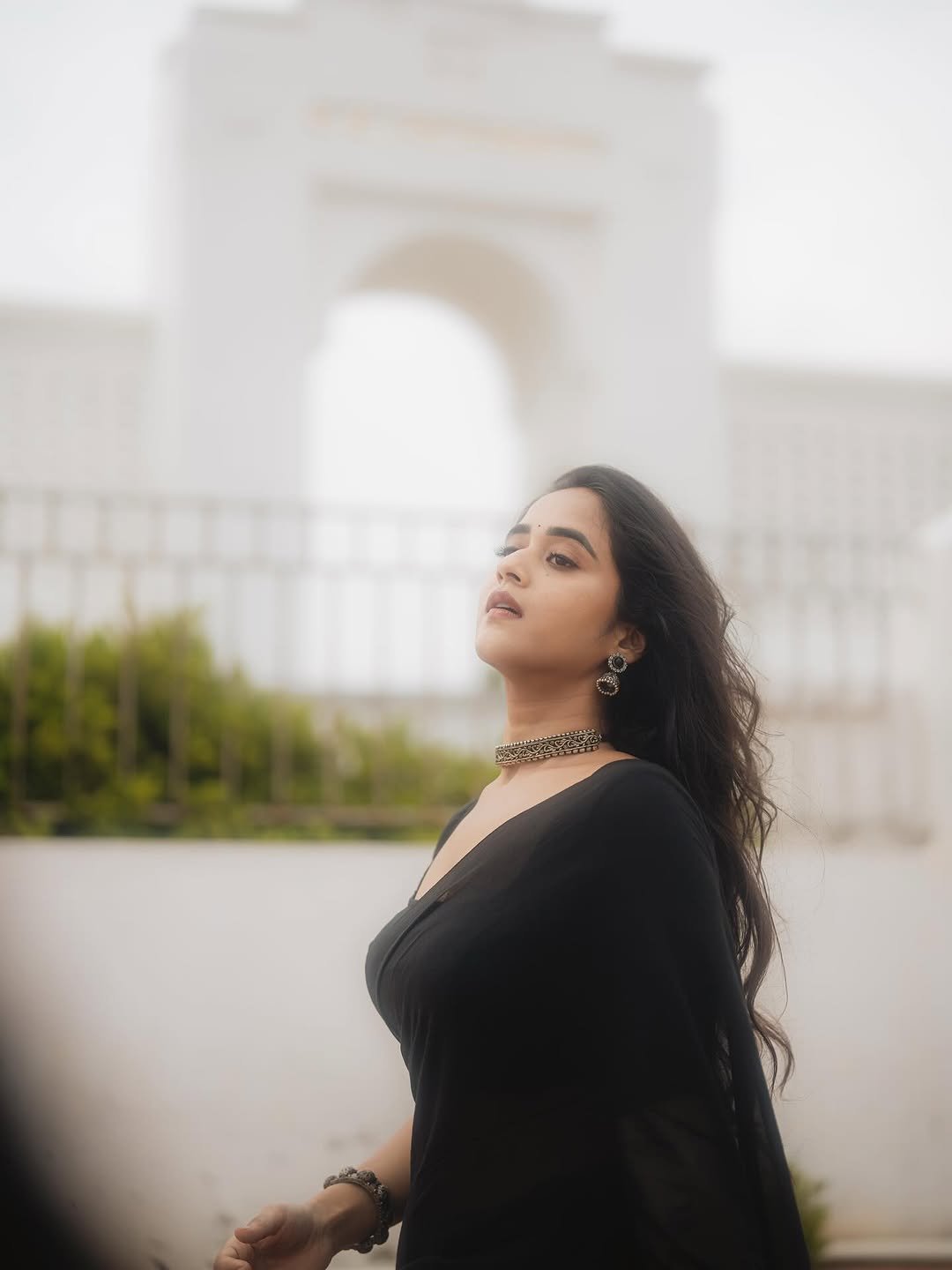 Deepthi Sunaina Beautiful in Black Saree (28)