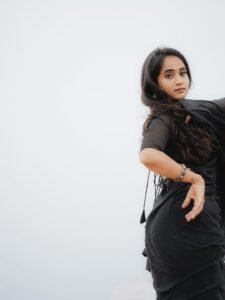 Deepthi Sunaina Beautiful in Black Saree (29)