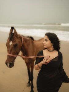 Deepthi Sunaina Beautiful in Black Saree (31)