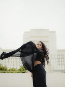 Deepthi Sunaina Beautiful in Black Saree (34)