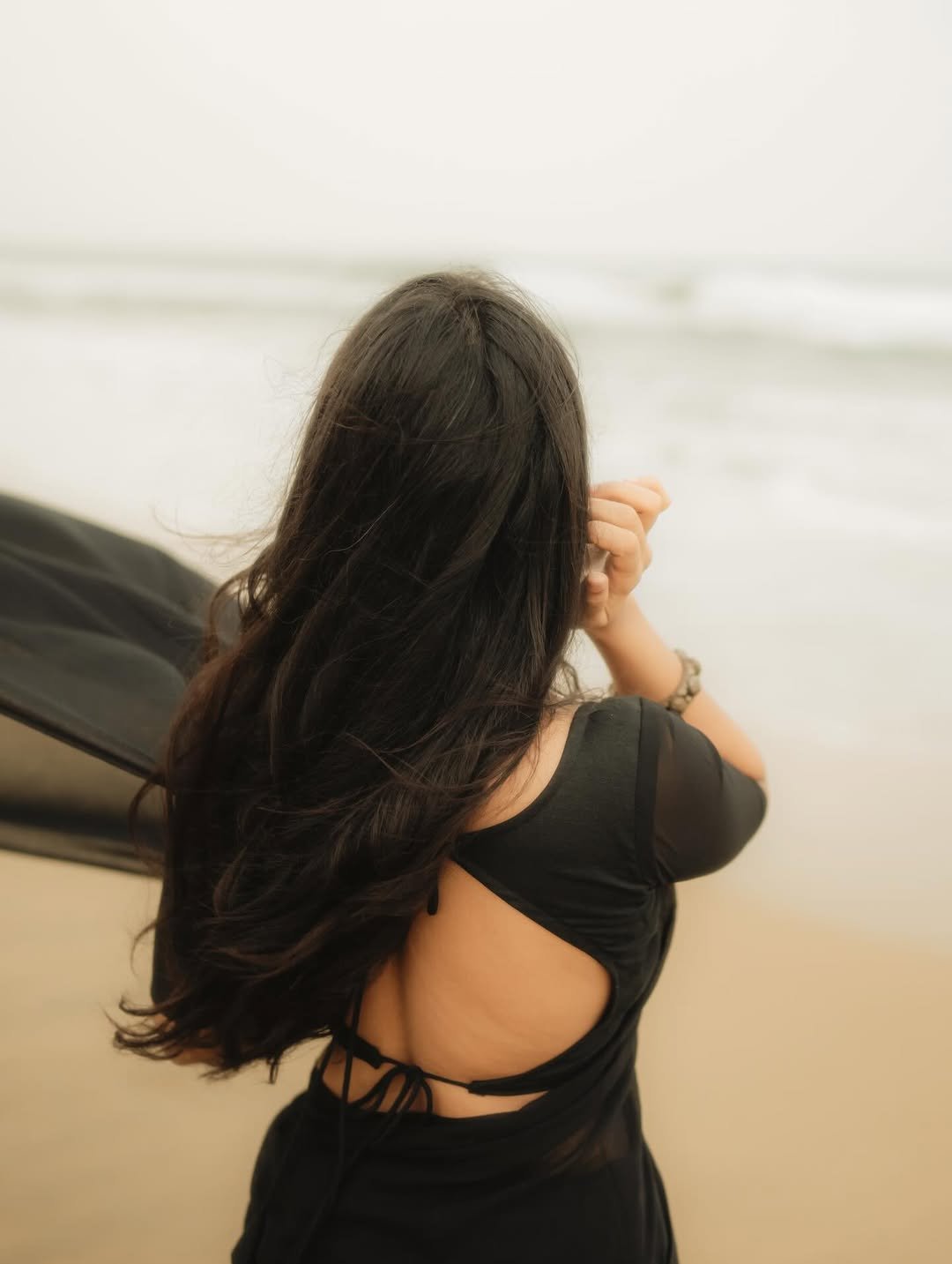 Deepthi Sunaina Beautiful in Black Saree (5)