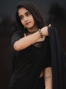 Deepthi Sunaina Beautiful in Black Saree (7)