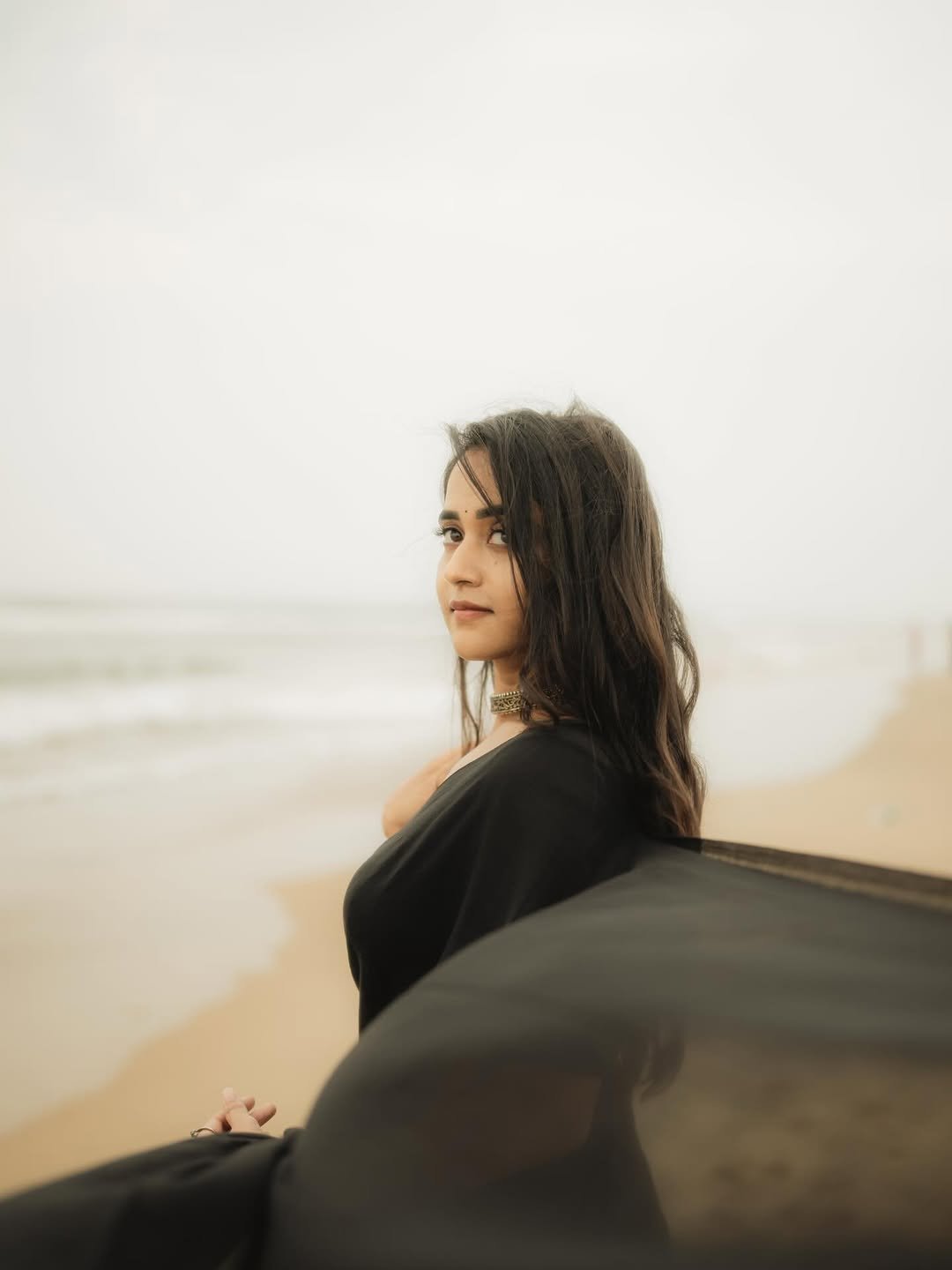 Deepthi Sunaina Beautiful in Black Saree (9)