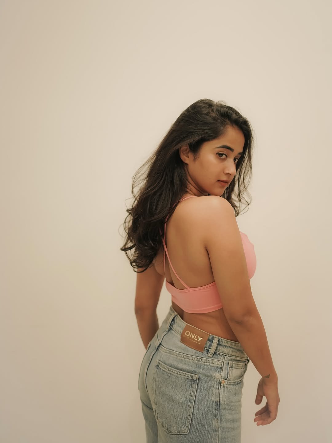 Deepthi Sunaina Casual in Pink Crop Top and Jeans (11)