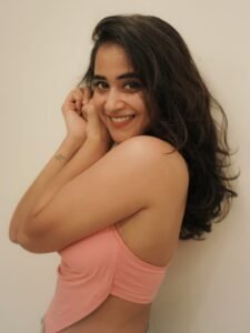 Deepthi Sunaina Casual in Pink Crop Top and Jeans (3)