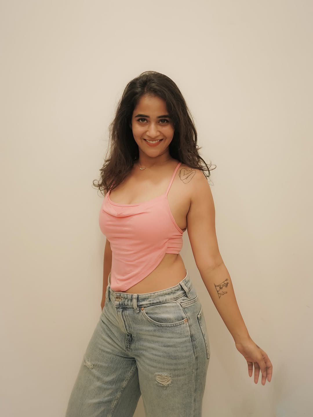 Deepthi Sunaina Casual in Pink Crop Top and Jeans (4)
