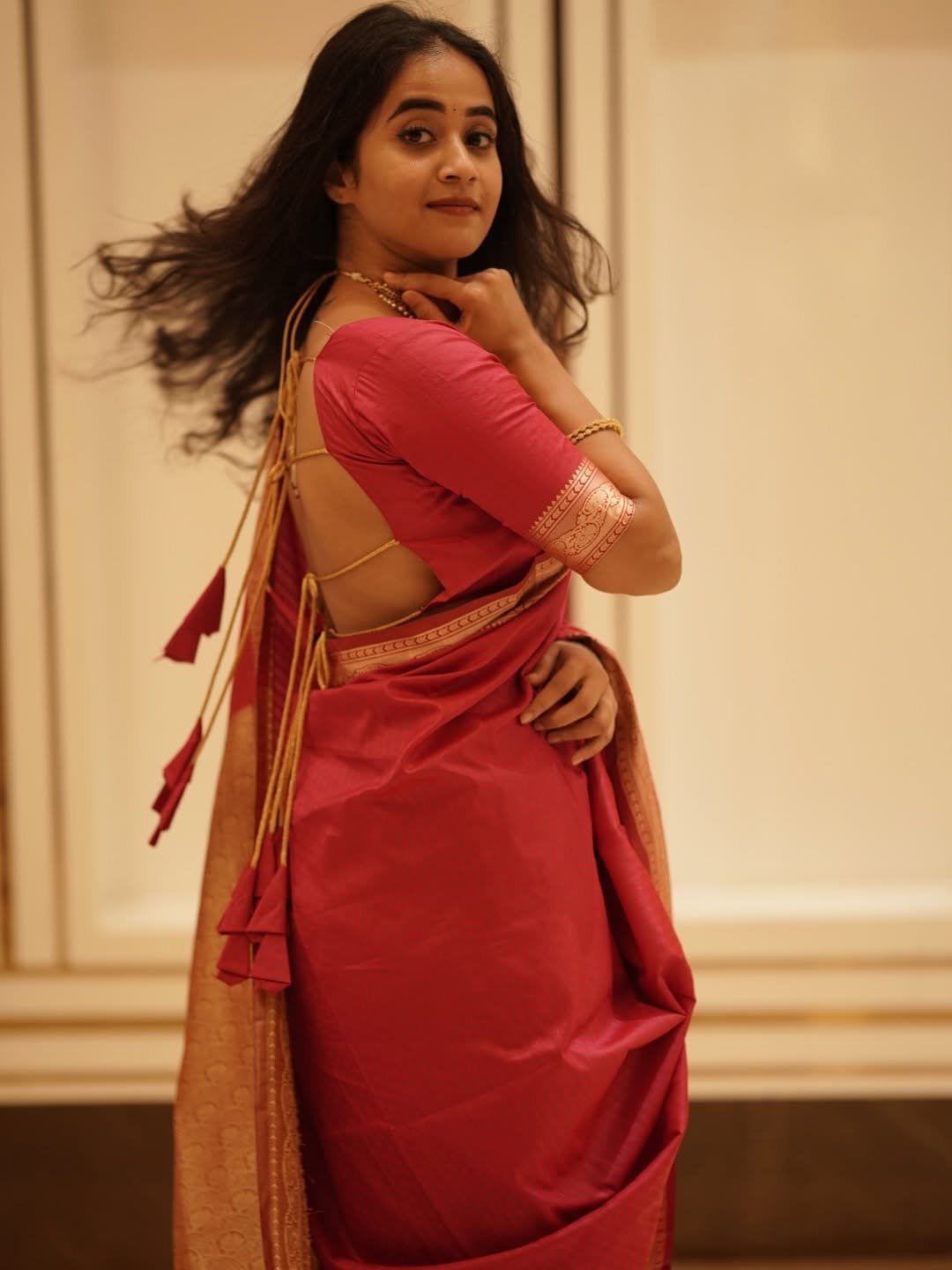 Deepthi Sunaina Elegant Pink Saree Indoor Photoshoot (2)