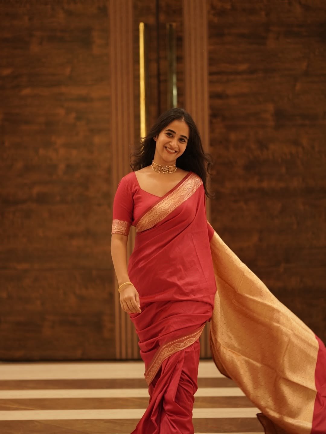 Deepthi Sunaina Elegant Pink Saree Indoor Photoshoot (8)