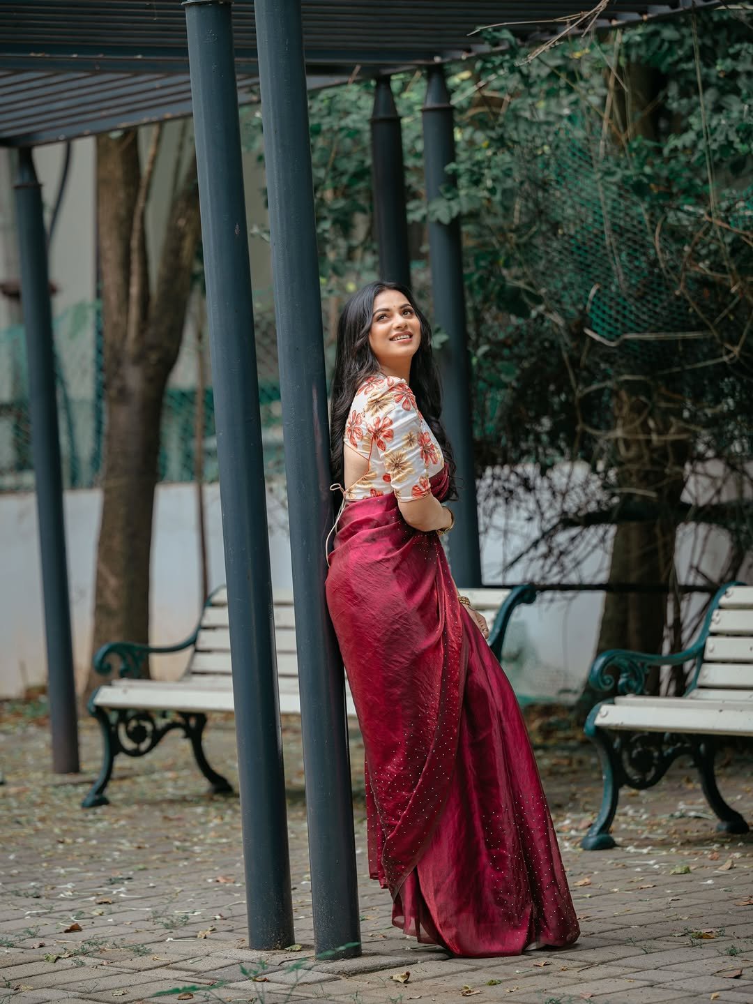 Delna Davis Elegant Maroon Saree Outdoor Photoshoot (9)