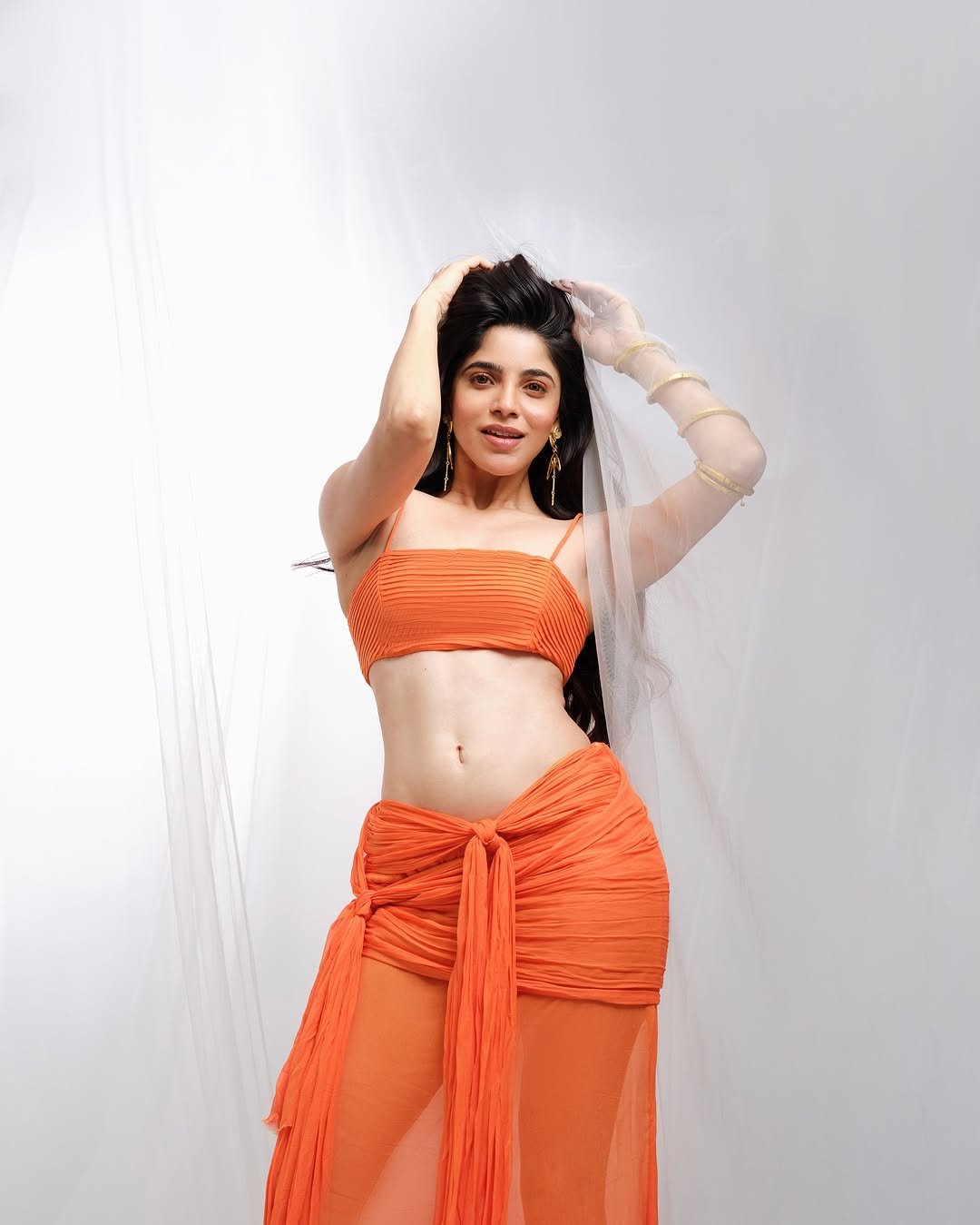 Divya Bharathi Dazzles in Orange Western Crop Top and Skirt Photos (11)