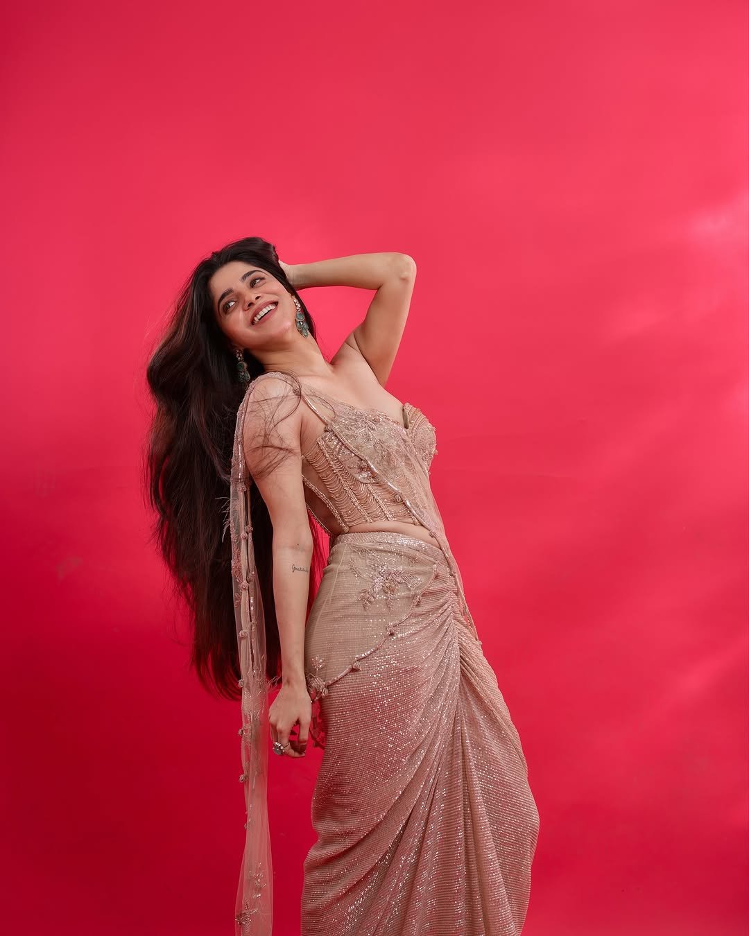 Divya Bharathi Gorgeous in Gold Embellished Gown (5)