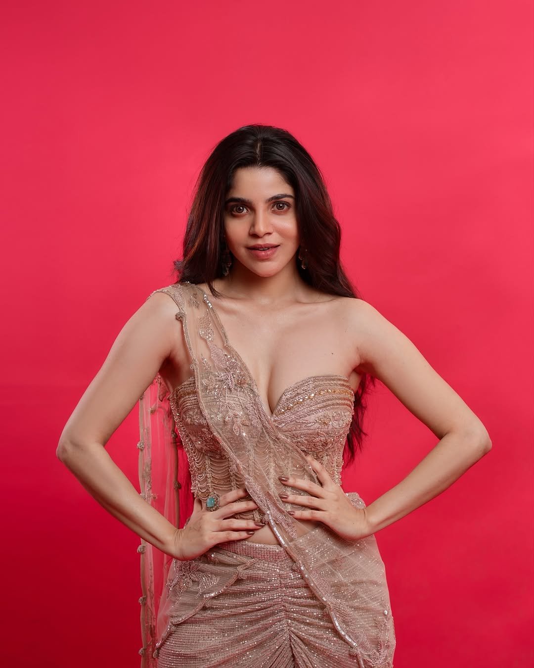 Divya Bharathi Gorgeous in Gold Embellished Gown (9)