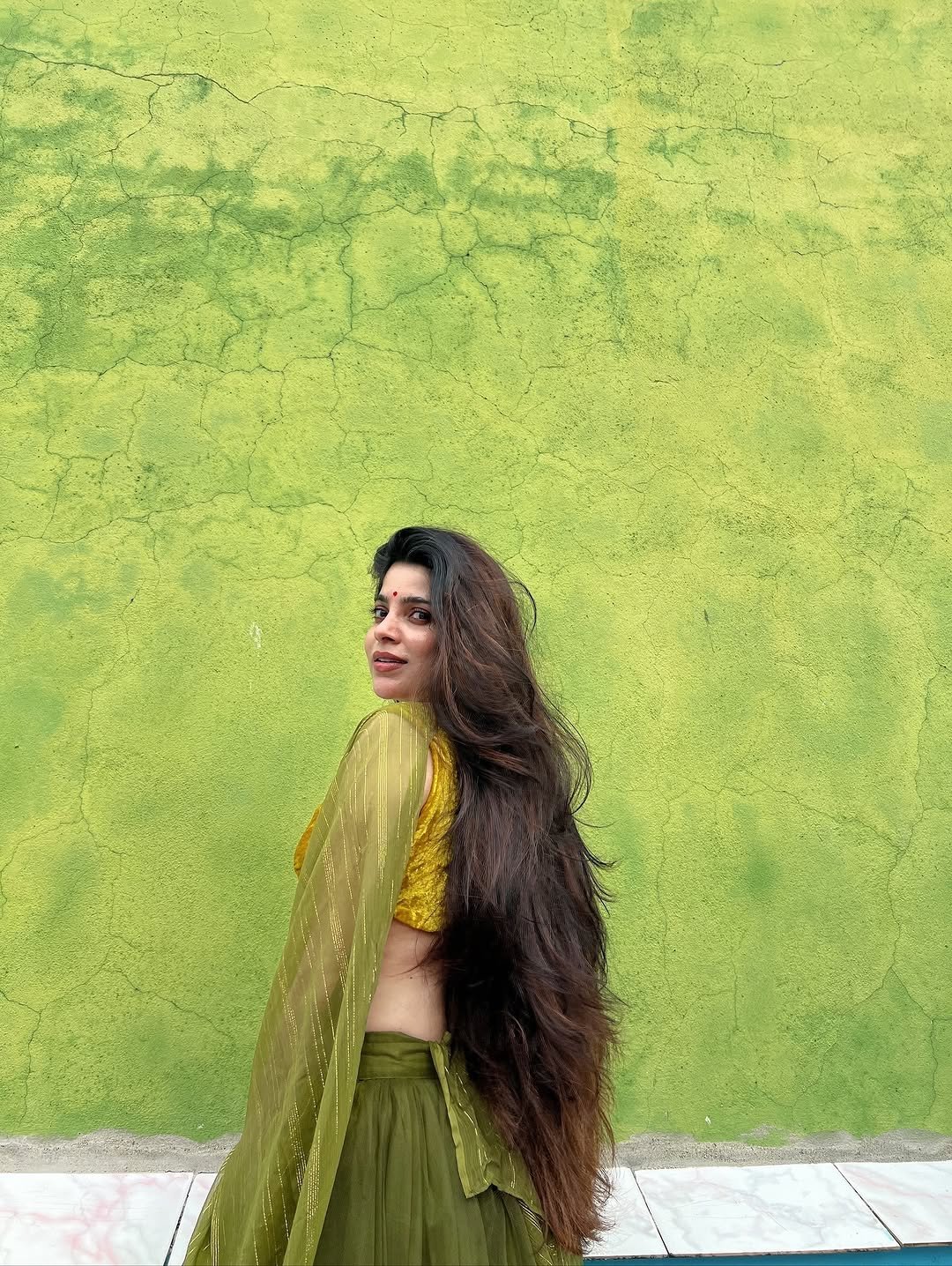 Divya Bharathi Stuns in Olive Green Saree and Yellow Blouse Photos (11)