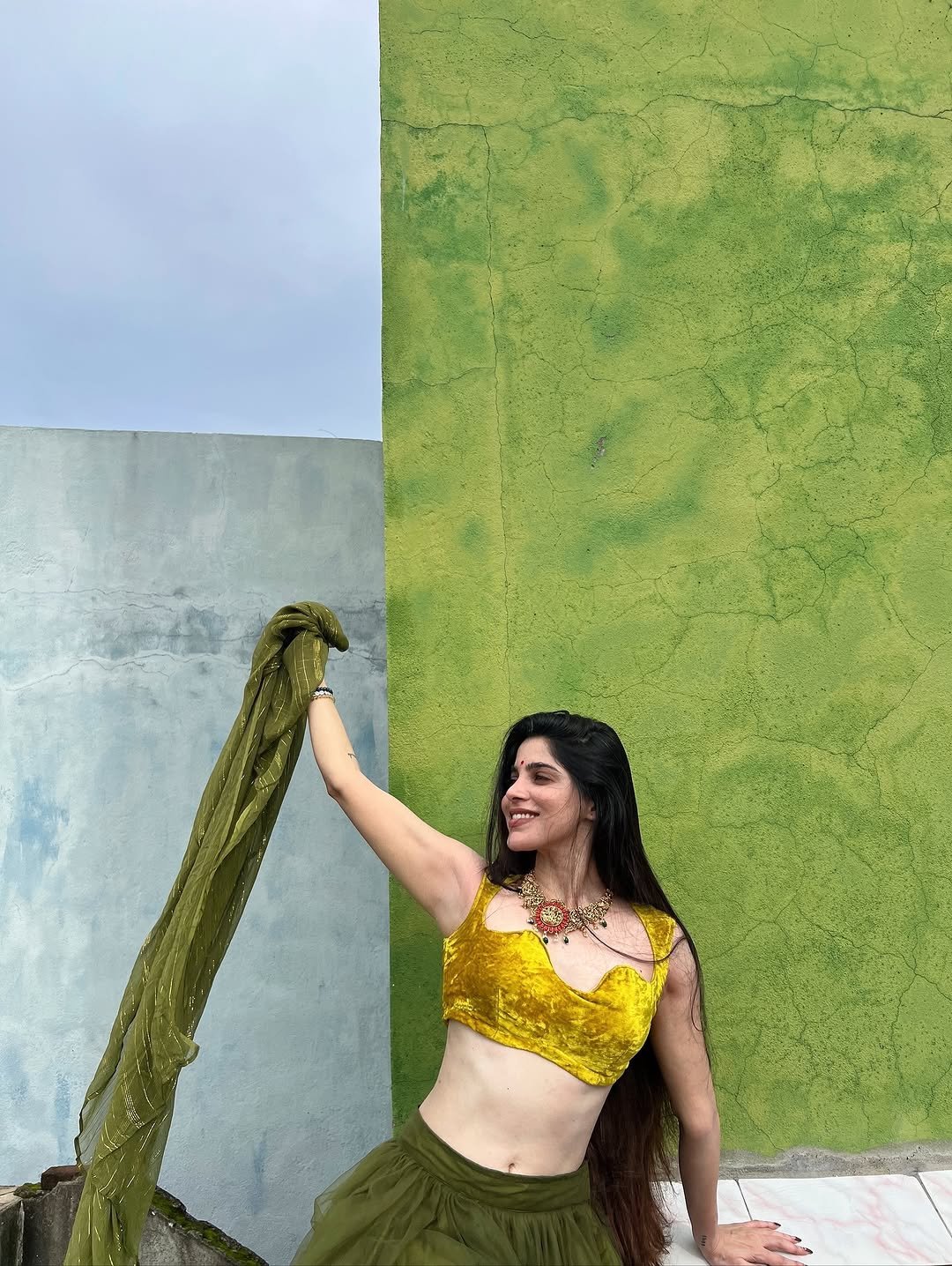 Divya Bharathi Stuns in Olive Green Saree and Yellow Blouse Photos (17)