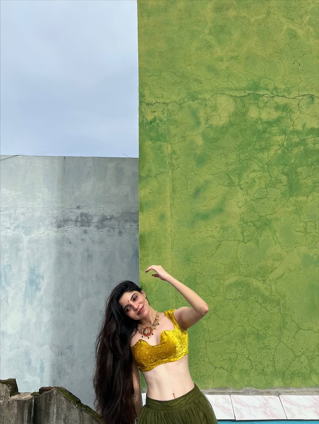 Divya Bharathi Stuns in Olive Green Saree and Yellow Blouse Photos (8)