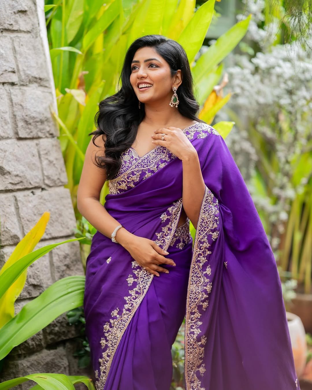 Eesha Rebba Shines in Purple Embroidered Saree Photos (1)