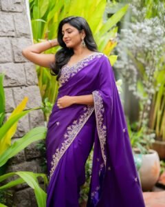 Eesha Rebba Shines in Purple Embroidered Saree Photos (11)