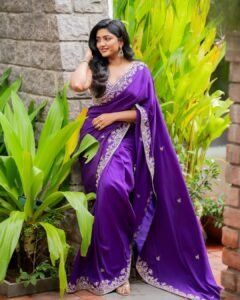 Eesha Rebba Shines in Purple Embroidered Saree Photos (14)