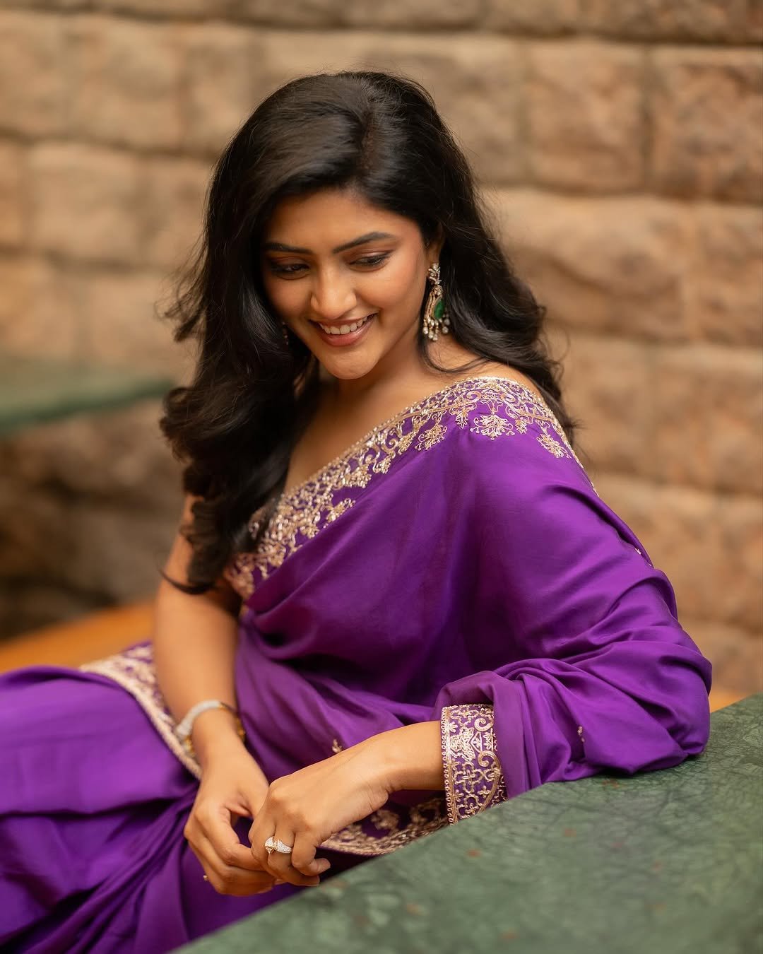 Eesha Rebba Shines in Purple Embroidered Saree Photos (2)