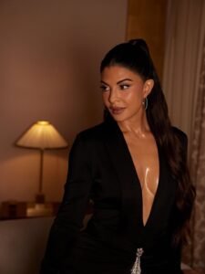 Jacqueline Fernandez Dazzles in Black Deep Neck Gown Photos (15)
