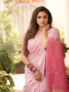 Janani Ashok Kumar Classy in Pink Handloom Saree (1)