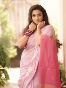 Janani Ashok Kumar Classy in Pink Handloom Saree (13)