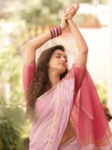 Janani Ashok Kumar Classy in Pink Handloom Saree (3)