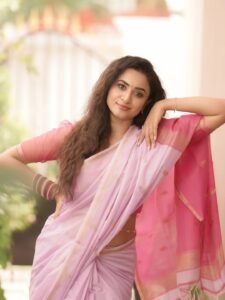 Janani Ashok Kumar Classy in Pink Handloom Saree (8)