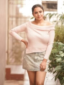 Janani Ashok Kumar in Elegant Off-Shoulder Pink Sweater (12)