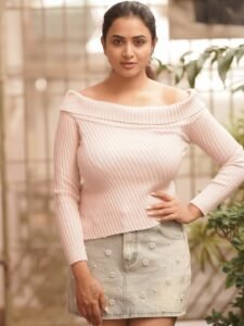Janani Ashok Kumar in Elegant Off-Shoulder Pink Sweater (7)