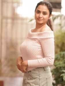 Janani Ashok Kumar in Elegant Off-Shoulder Pink Sweater (9)