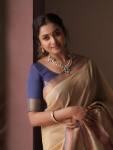 Janani Ashok Kumar in Traditional Beige Silk Saree with Statement Jewelry (13)