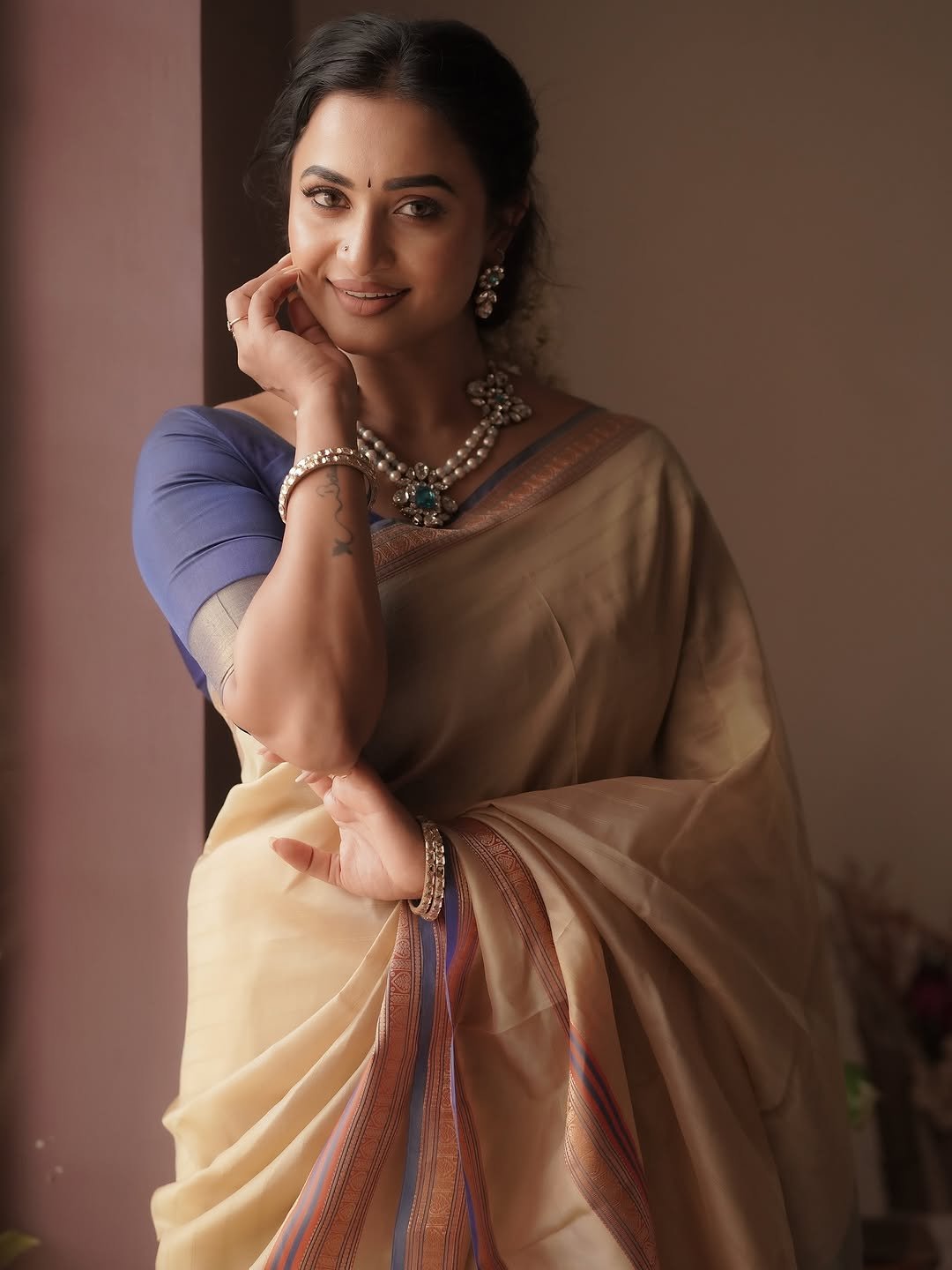 Janani Ashok Kumar in Traditional Beige Silk Saree with Statement Jewelry (4)