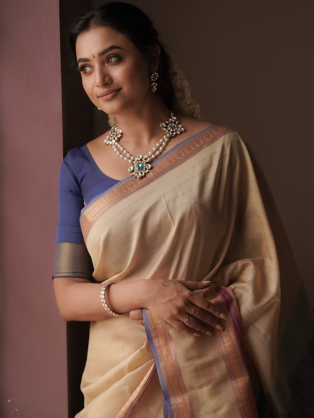 Janani Ashok Kumar in Traditional Beige Silk Saree with Statement Jewelry (6)