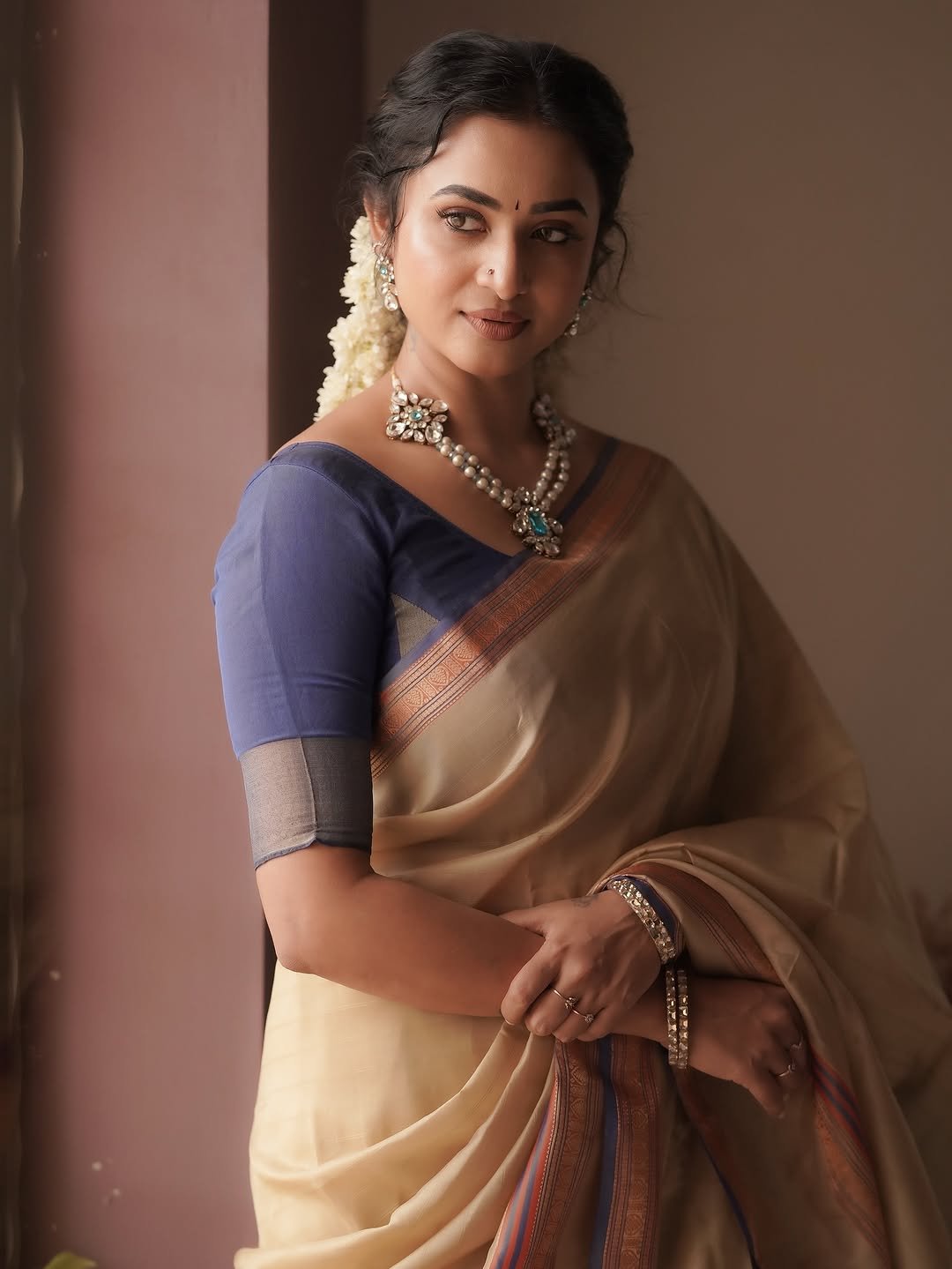 Janani Ashok Kumar in Traditional Beige Silk Saree with Statement Jewelry (7)