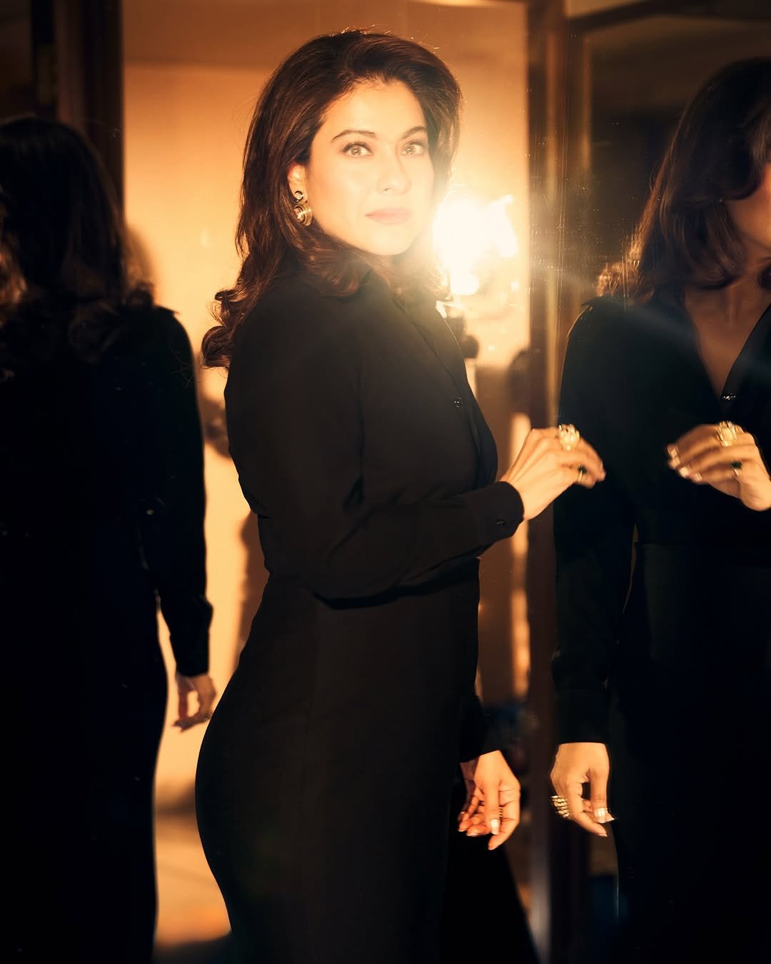 Kajol Elegant in Black Outfit with Statement Earrings (10)