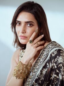 Karishma Tanna Graceful in Black Embroidered Saree Photos (10)