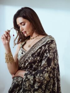 Karishma Tanna Graceful in Black Embroidered Saree Photos (16)